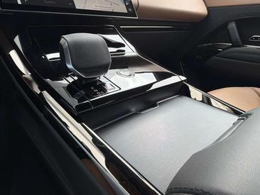 Land Rover Range Rover Sport P550e — photo 16