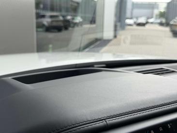 Land Rover Range Rover Sport P550e — photo 22