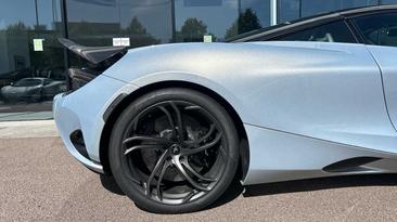 McLaren 750S — photo 12