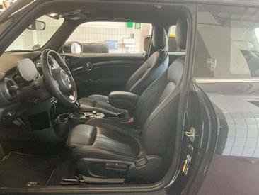 Mini 3 Portes Berline Cooper SE — photo 2