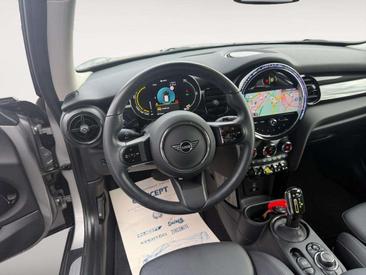 Mini 3 Portes Berline Cooper SE — photo 6