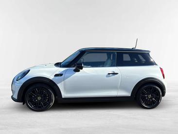 Mini 3 Portes Berline Cooper SE — photo 2