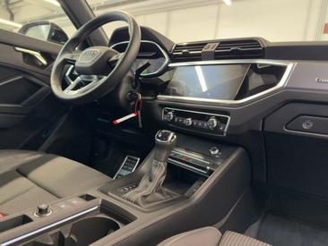 Audi Q3 TFSI E 45 E — photo 13
