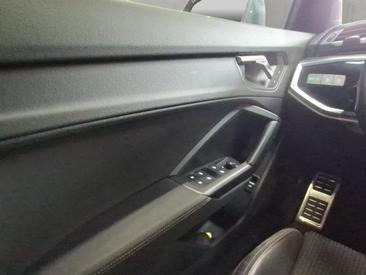 Audi Q3 TFSI E 45 E — photo 12