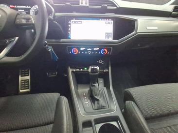 Audi Q3 TFSI E 45 E — photo 13