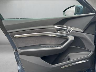 Audi Q8 E-tron E-tron Black Edition 50 Quattro 230 KW — photo 7