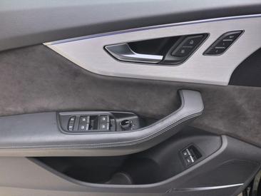 Audi Q8 TFSI E 55 E Quattro — photo 11