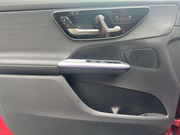 Mercedes GLC 400 E — photo 12