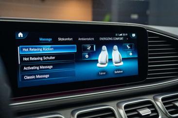 Mercedes GLS 580 — photo 24