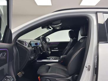 Mercedes GLA 180 — photo 11