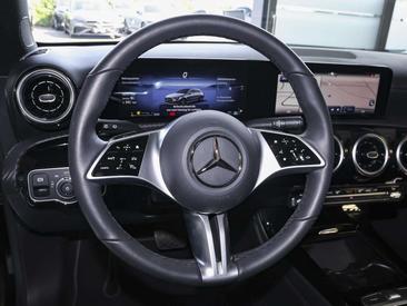 Mercedes CLA Berline 200 — photo 12