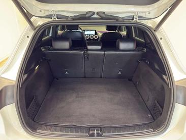 Mercedes GLA 180 — photo 16