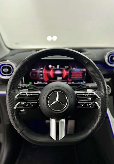 Mercedes GLC 400 E — photo 25