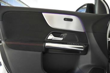 Mercedes GLA 220 D — photo 14