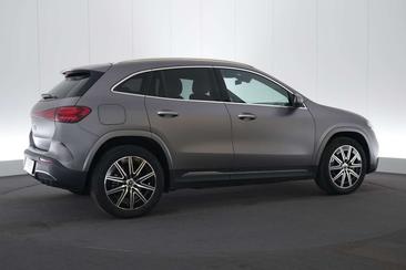 Mercedes EQA 250 — photo 6