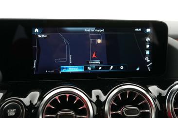 Mercedes EQA 250 — photo 15