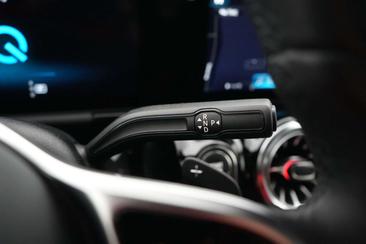Mercedes EQA 250 — photo 16