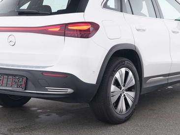 Mercedes EQA 250 — photo 10