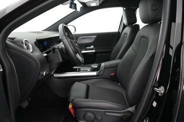 Mercedes EQA 250 — photo 17