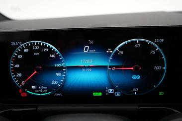 Mercedes EQA 250 — photo 14