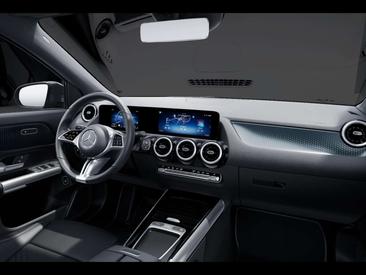 Mercedes GLA 200d — photo 11