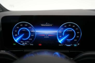 Mercedes EQA 250 — photo 14