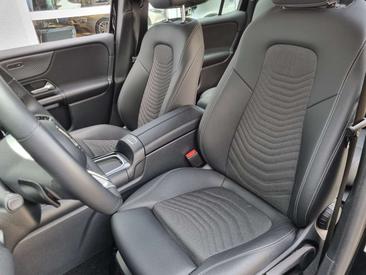 Mercedes GLB 200d — photo 11