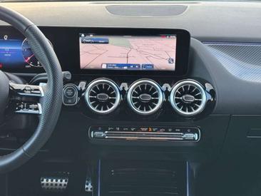 Mercedes GLA 200d — photo 8
