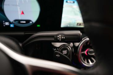 Mercedes EQA 250 — photo 16