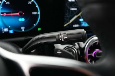 Mercedes EQA 250 — photo 16