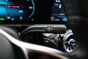 Mercedes EQA 250 — photo 16