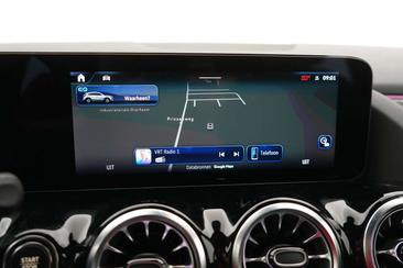 Mercedes EQA 250 — photo 15