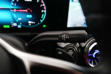 Mercedes GLA 200 — photo 16