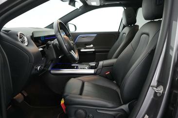 Mercedes EQA 250 — photo 17