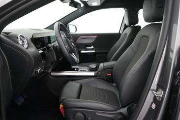 Mercedes EQA 250 — photo 17