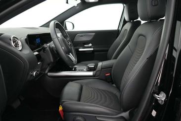 Mercedes EQA 250 — photo 17