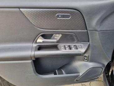 Mercedes GLB 200d — photo 13