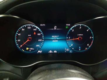 Mercedes GLC 220 — photo 10