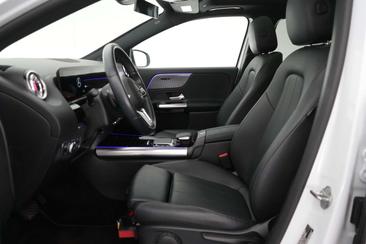 Mercedes GLA 200 — photo 17