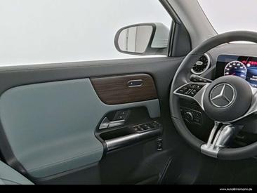 Mercedes GLA 180 — photo 8