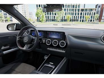 Mercedes EQA 250 — photo 7