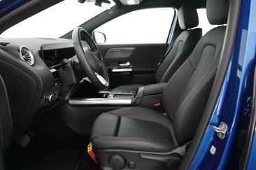 Mercedes EQA 250 — photo 17