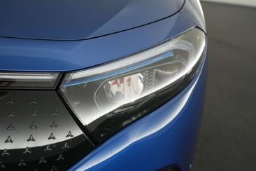 Mercedes EQA 250 — photo 18