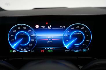Mercedes EQA 250 — photo 14