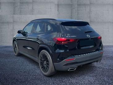 Mercedes GLA 200d — photo 11