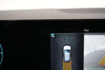 Mercedes EQA 250 — photo 28