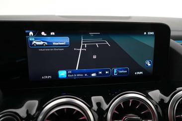 Mercedes EQA 250 — photo 15