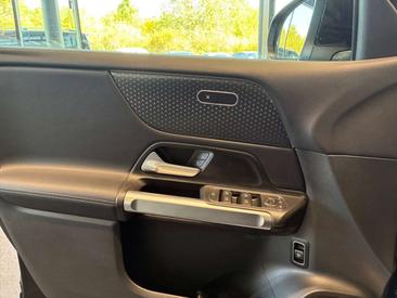 Mercedes GLB 200d — photo 6