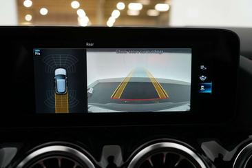 Mercedes EQA 250 — photo 30