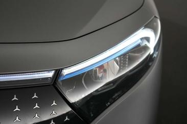 Mercedes EQA 250 — photo 18